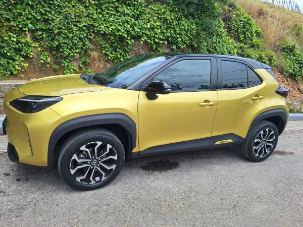 TOYOTA YARIS CROSS ΚΙΤΡΙΝΟ